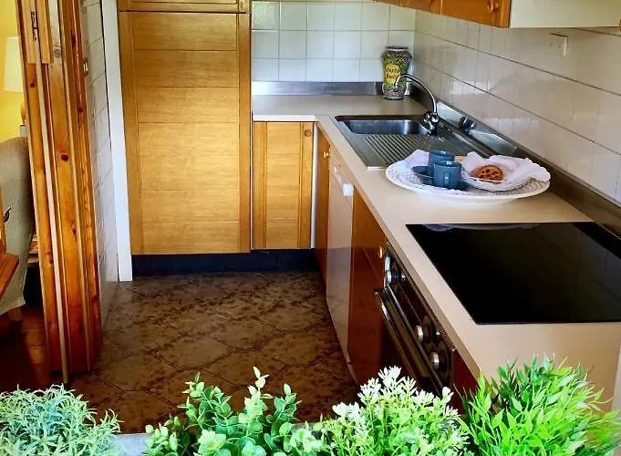 Elegante Trilocale Con Garage, Terrazzo E Vista Montagne