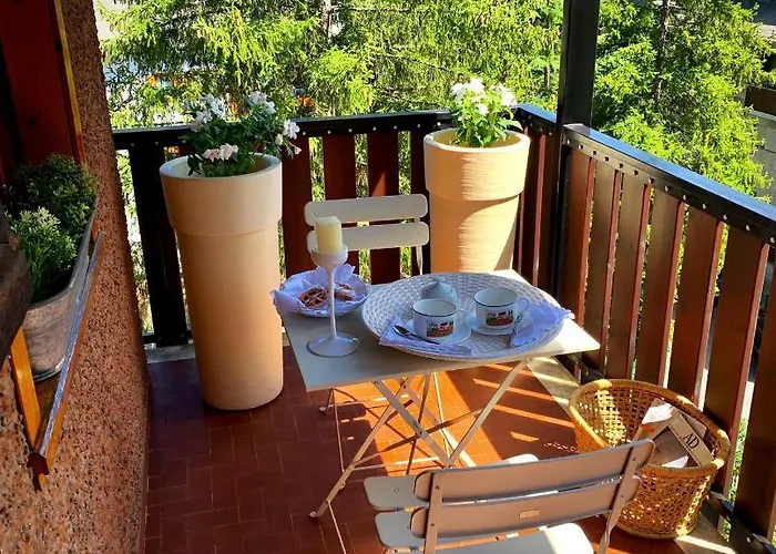 Elegante Trilocale Con Garage, Terrazzo E Vista Montagne Apartamento